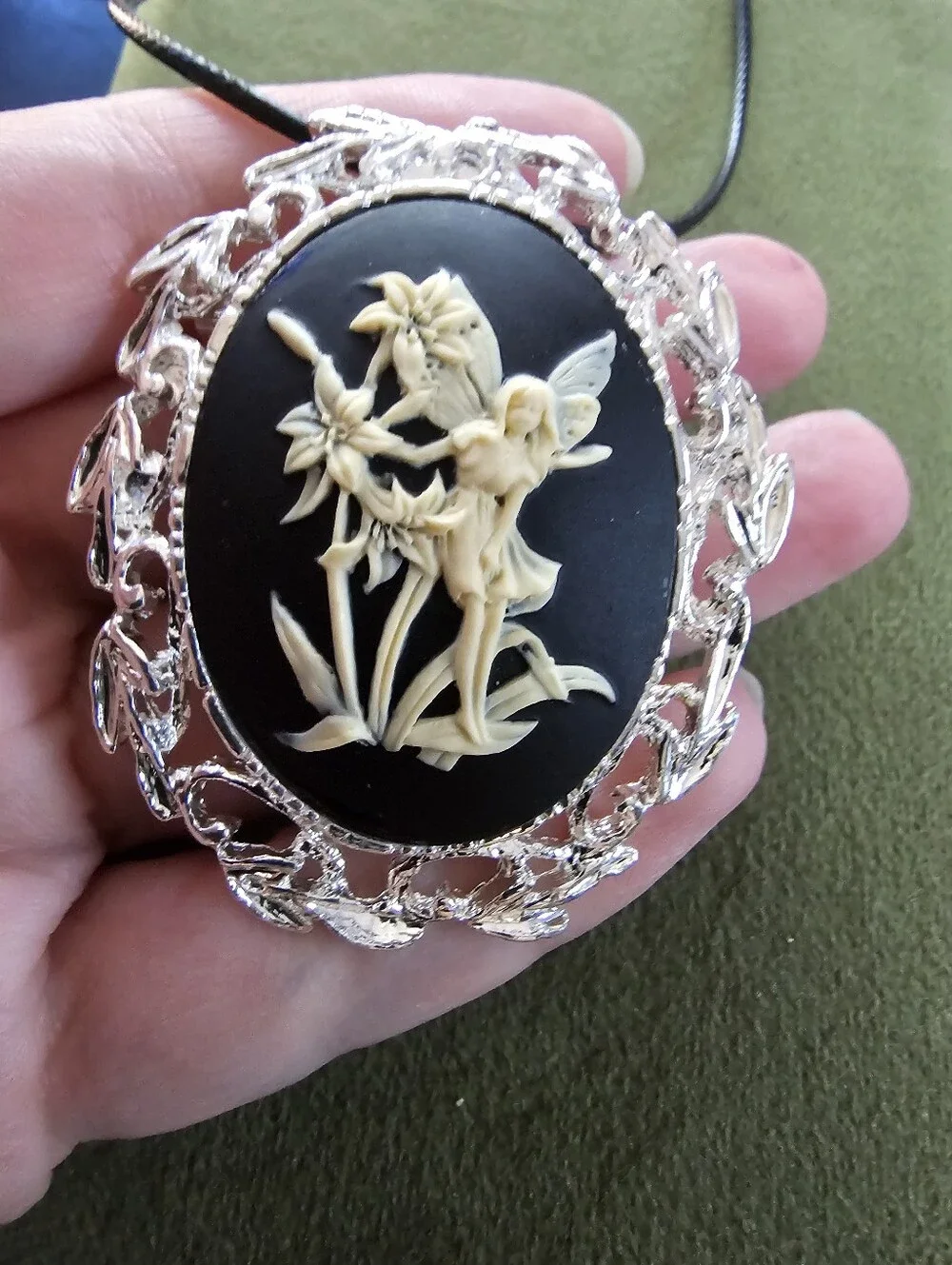 Vintage Cameo Fairy Pendant/brooch